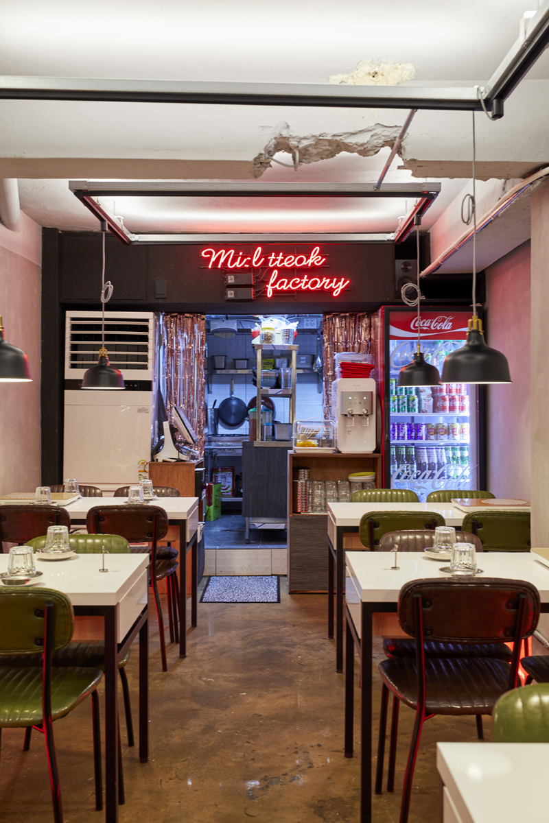 色彩点睛的 11 平米韩式美食店-4