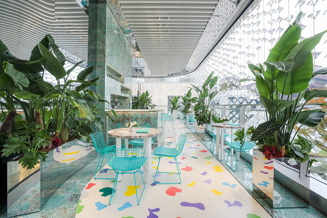 蒂芙尼（Tiffany & Co.）专卖店钻石门头设计，上海 | Space design by Nina Frolova - 餐饮资讯 - 餐厅LOGO-VI空间设计-全球餐饮研究所-8