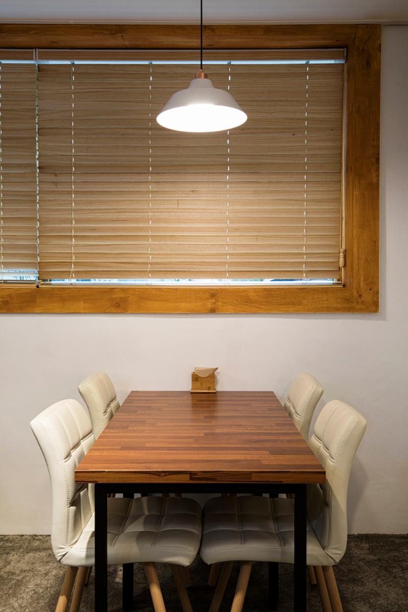 十坪韩式餐厅 精致木质空间设计-11