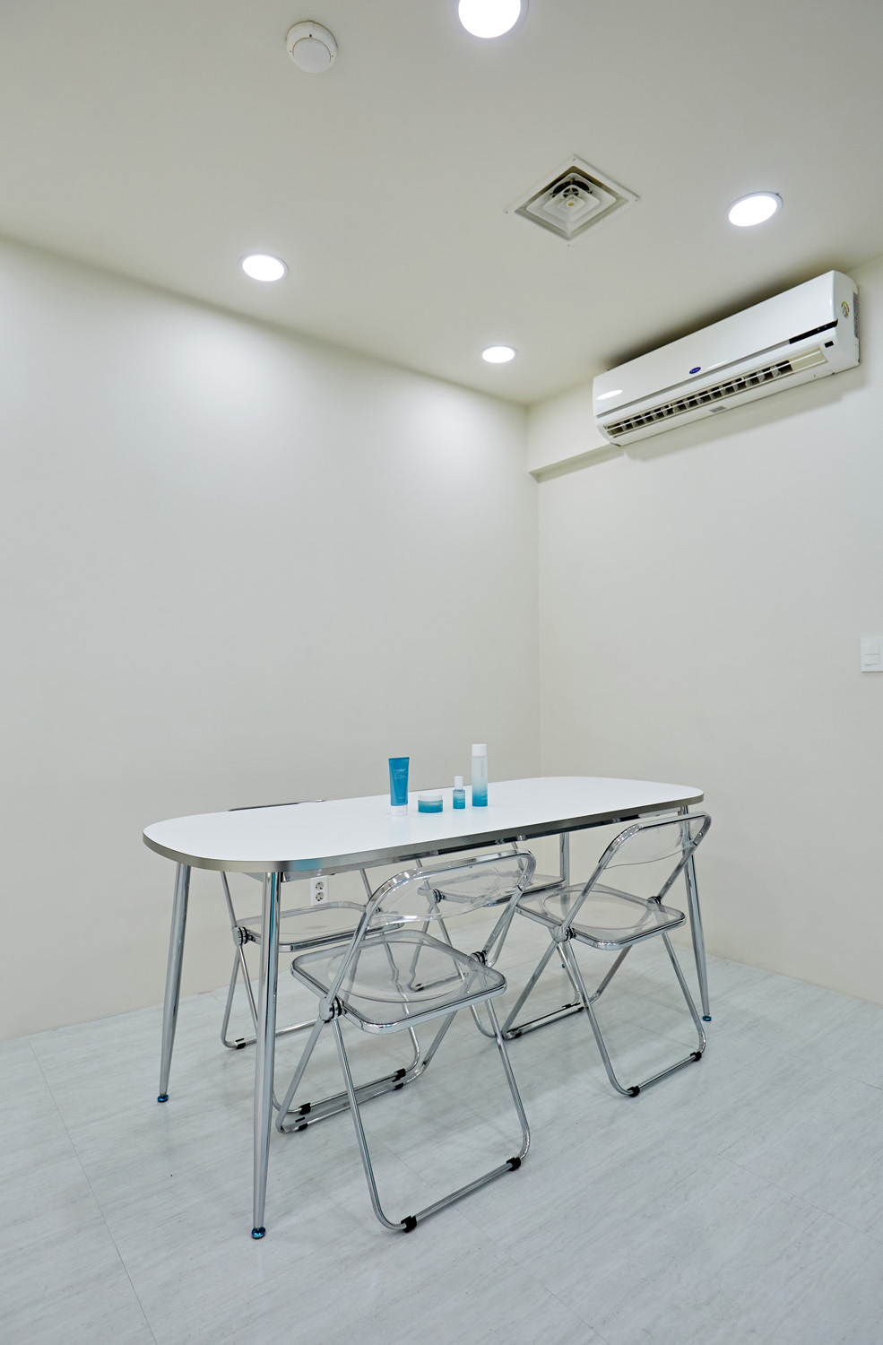 白色时尚化妆间，展现极简美感-10