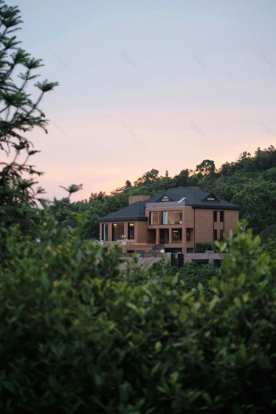 见山·喜舍 · 山间别墅的诗意重生丨中国南京丨品奕汇设计-0