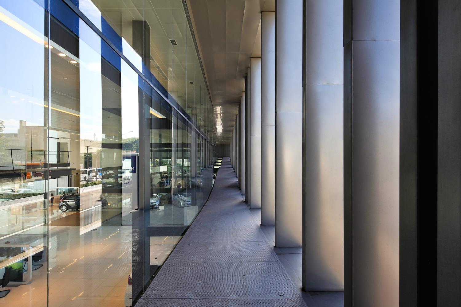 Hyundai 机场展厅-10