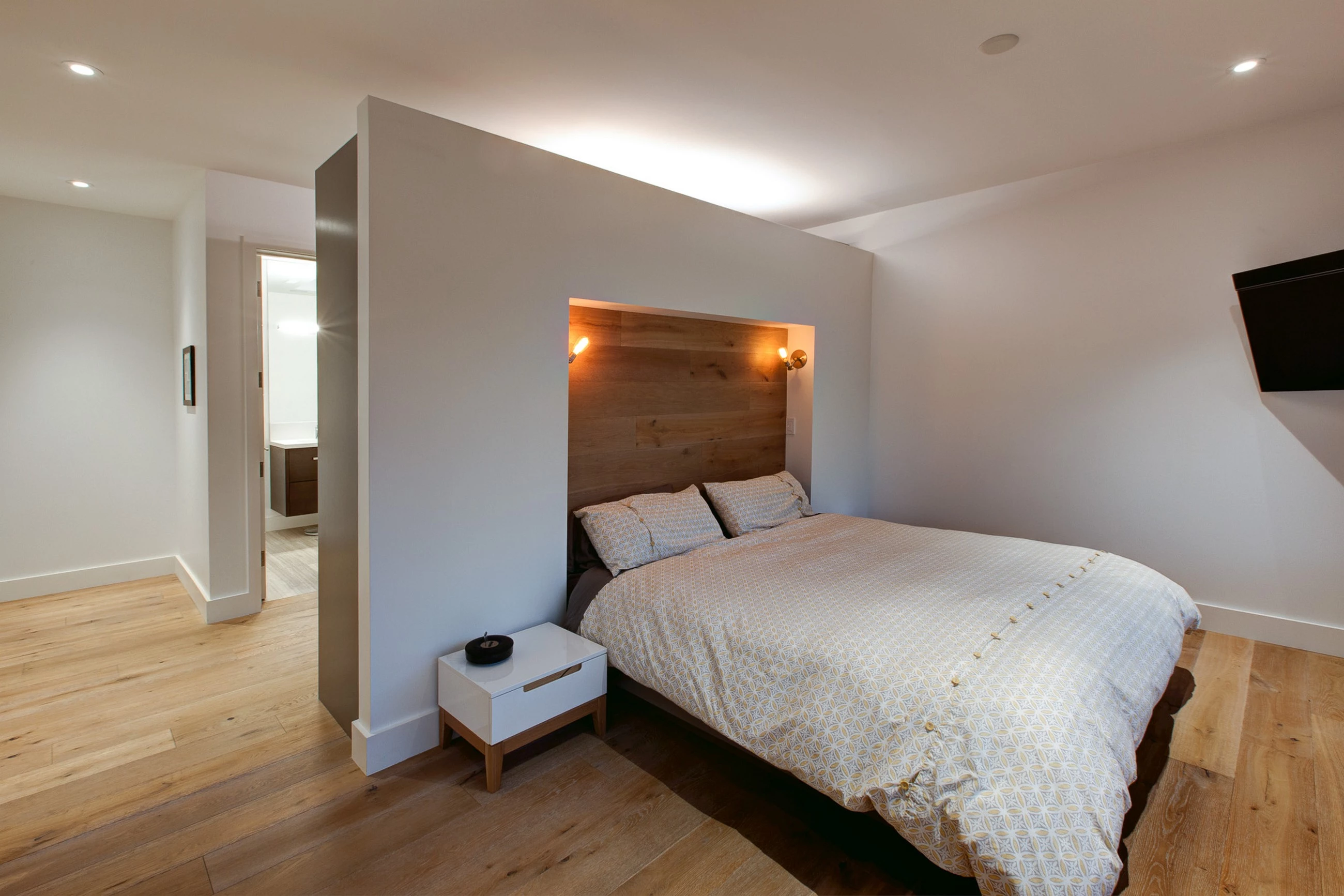 加拿大多伦多 Mimico Creek House 的室内设计亮点-15