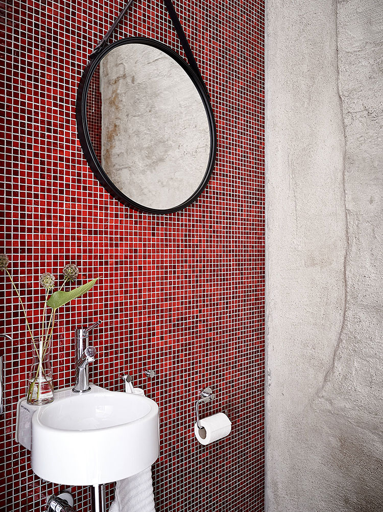 原始墙壁打造的极简北欧阁楼公寓-18