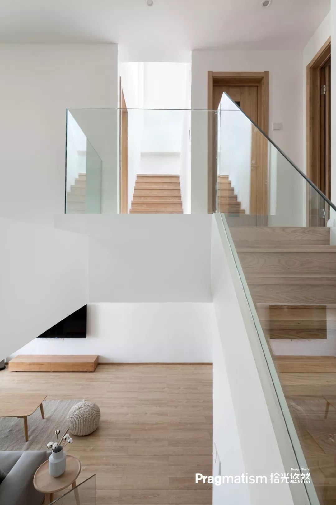 成都 300 平米跃层私宅设计，功能强大且明亮简洁-63