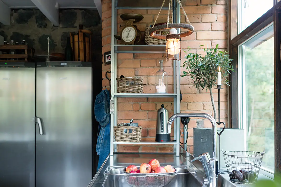 瑞典古老铸铁厂变身独特民宿-7