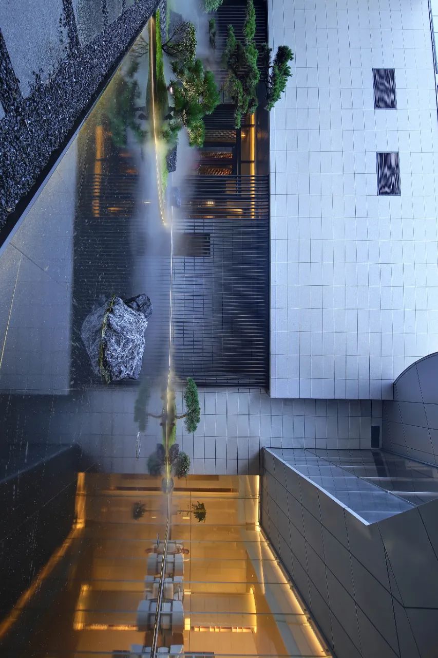 南京长江之舟华邑酒店中庭 | 融山水之景,显古典园林之美-45