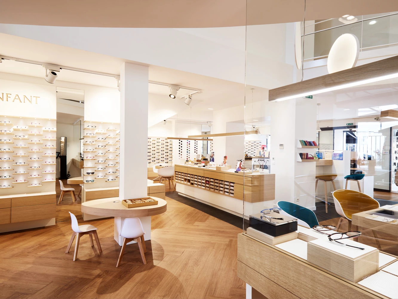 法国保罗眼镜店——聚焦产品的独特设计-11