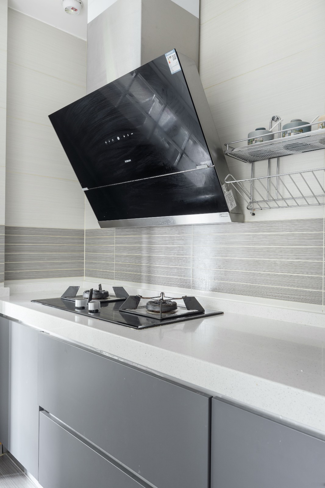 灰色调低调现代住宅,优雅大气的空间感-32