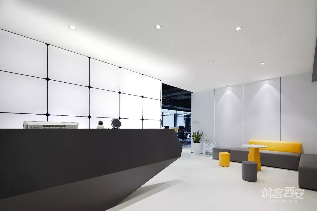 现代简约风格打造网络科技公司炫酷空间-6