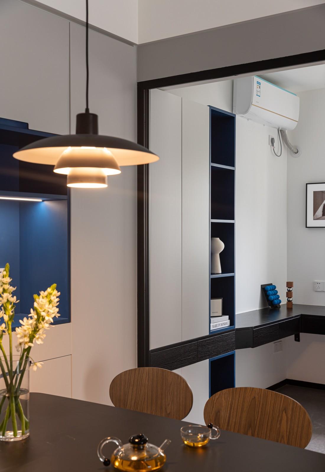 超强储物现代小户型克莱因蓝主旋律-23