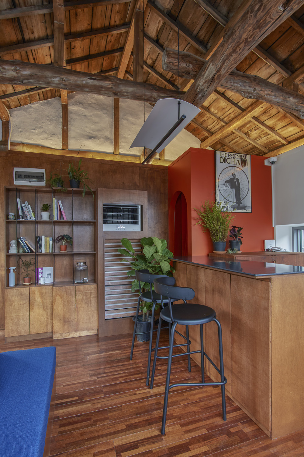 十坪空间里的缤纷色彩盛宴——WAFF 咖啡厅设计-5