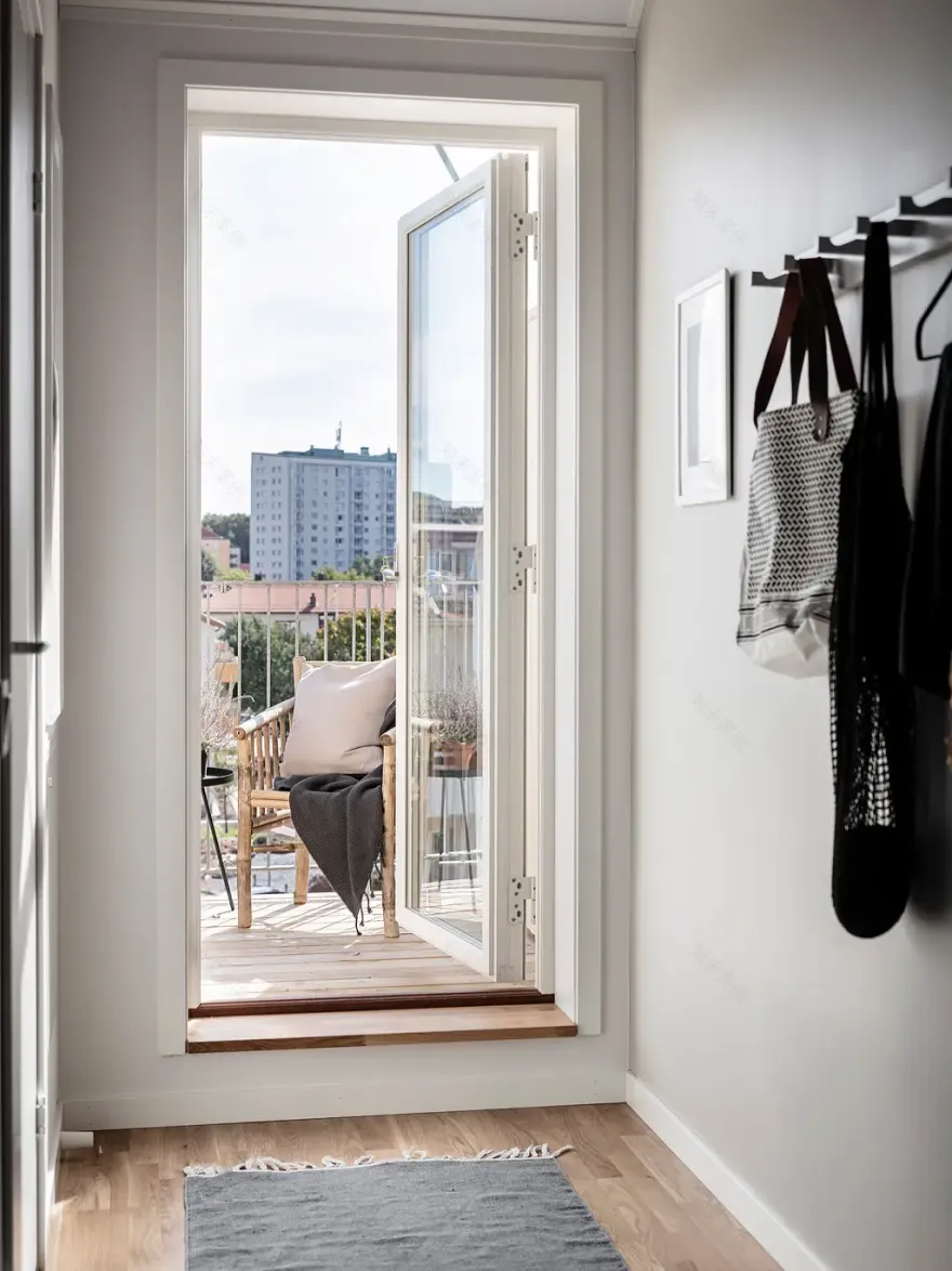 黑白设计公寓,空间感十足-12