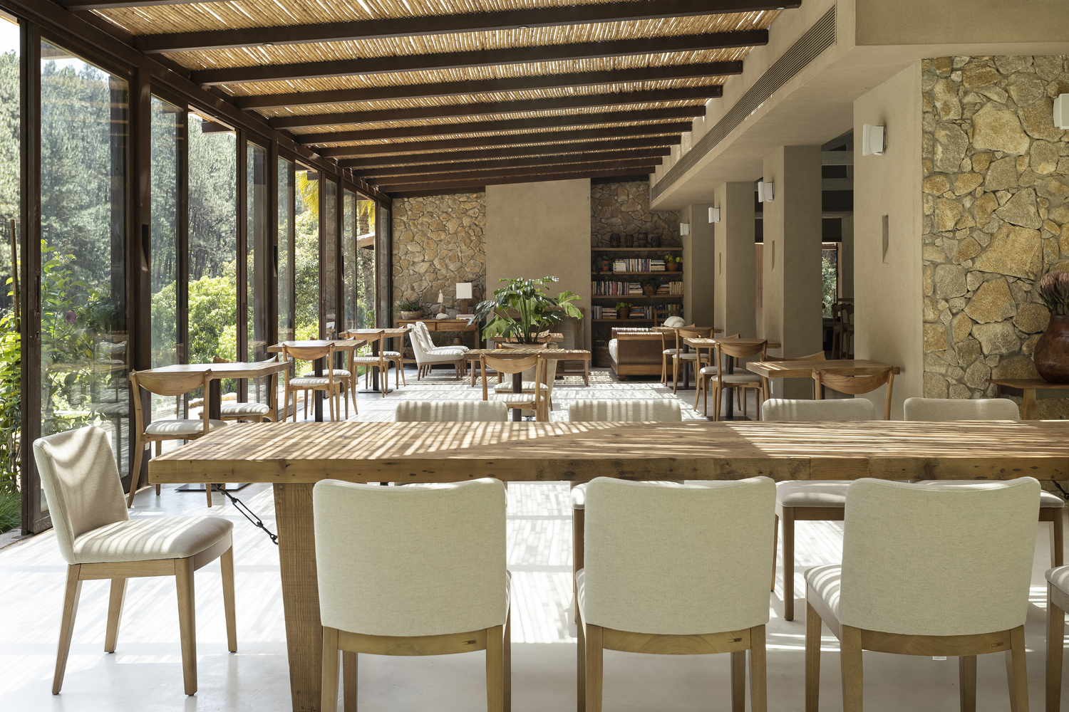 巴西山林中的温馨木石别墅丨巴西圣保罗-9