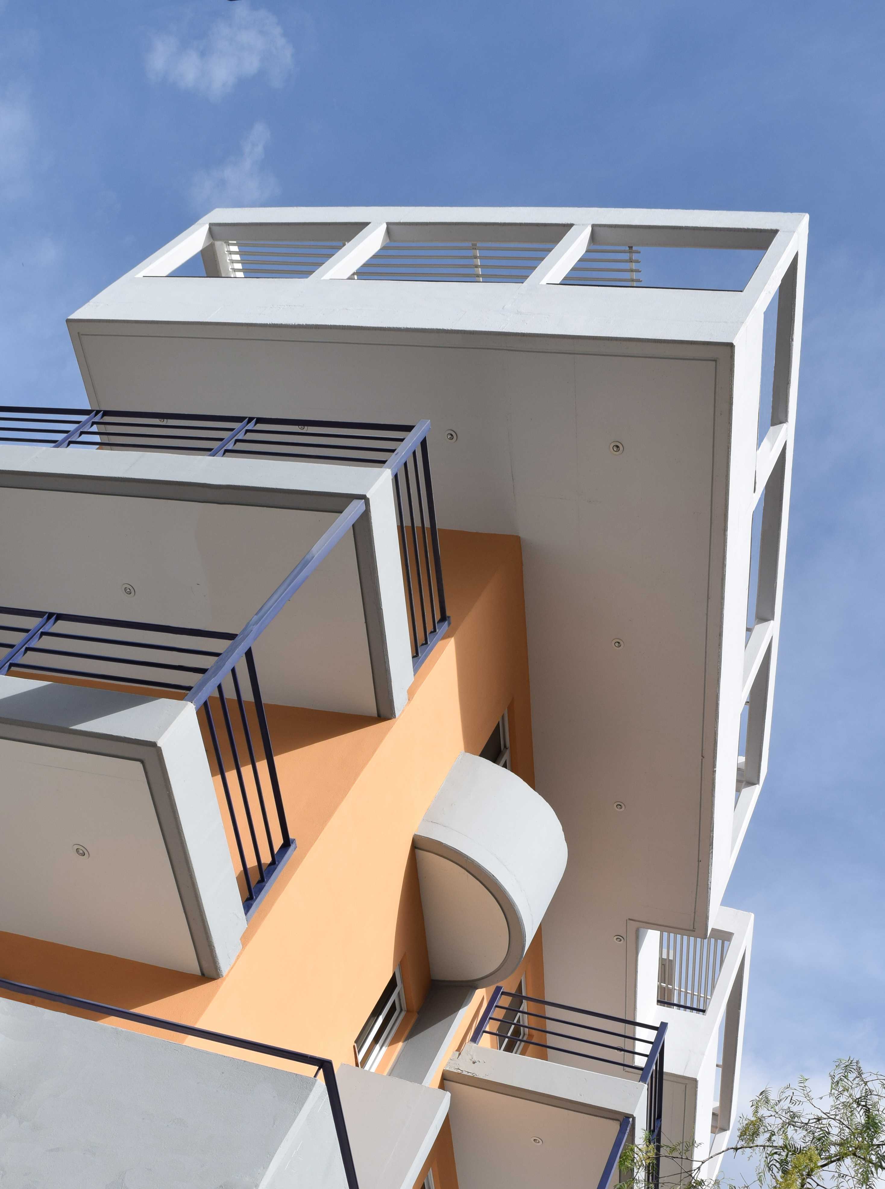 a building between others-11