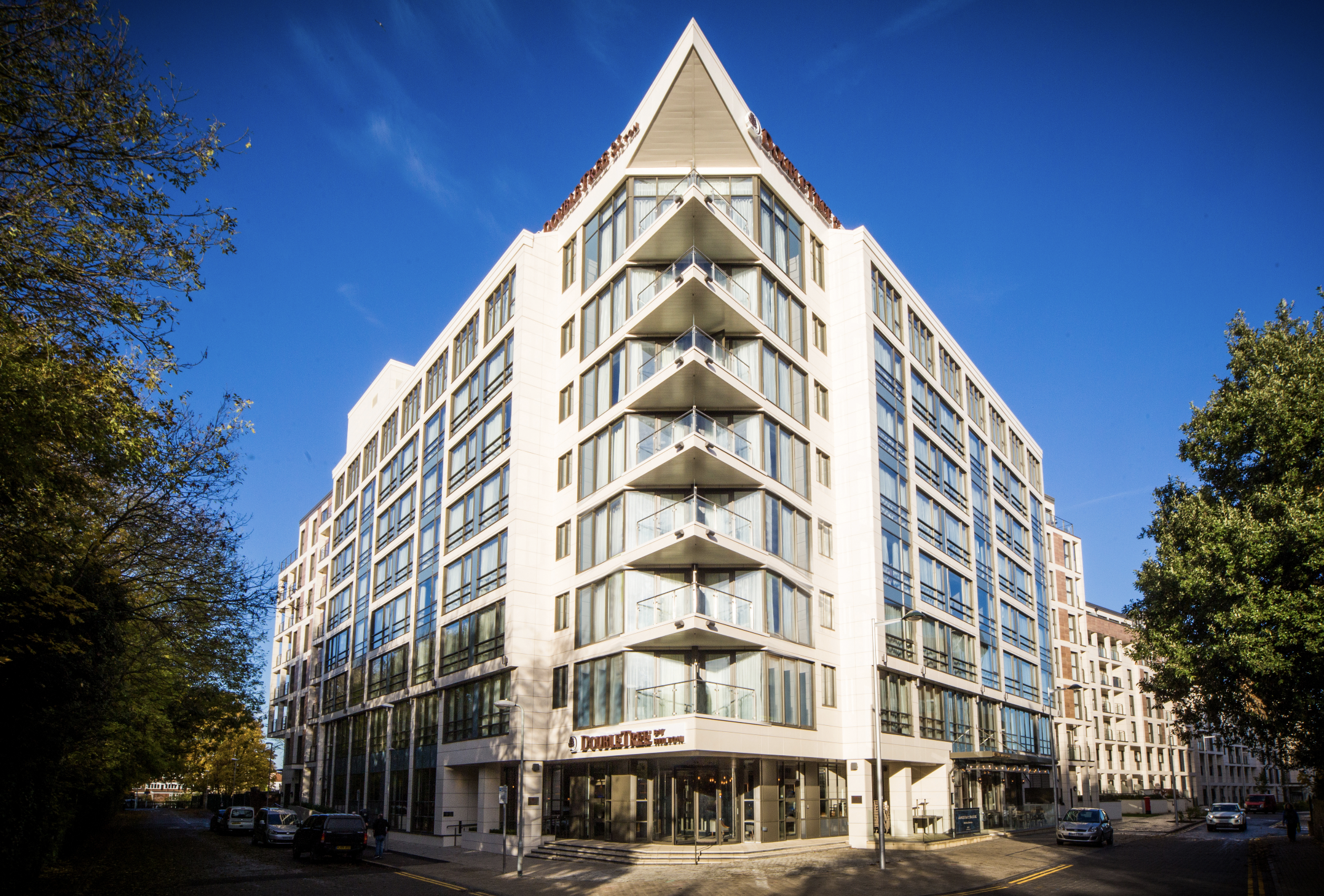 Kingston希尔顿逸林酒店大堂及公共区域设计丨JamaicaKingston丨DLSM Studio（原DesignLSM）-19