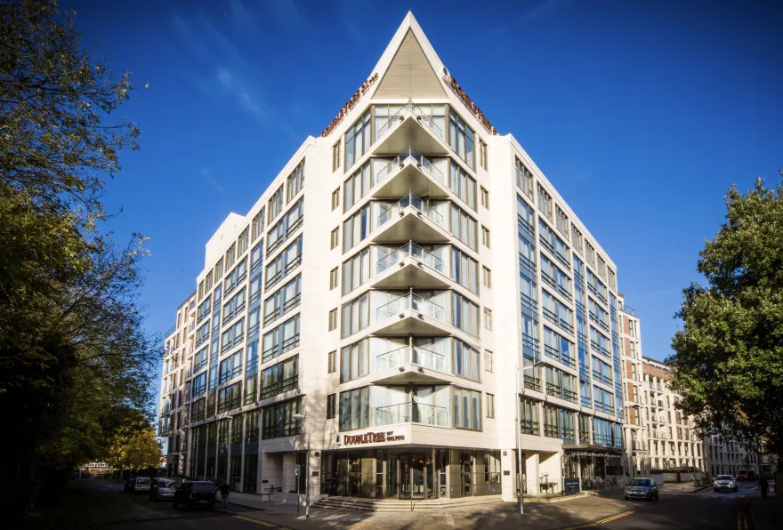 Kingston希尔顿逸林酒店大堂及公共区域设计丨JamaicaKingston丨DLSM Studio(原DesignLSM)-19