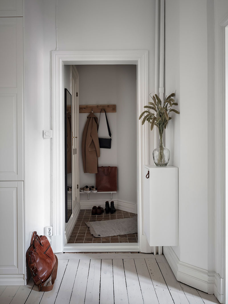 温馨灰褐，穿越式厨房与迷你卧室 | 哥德堡小公寓设计-22