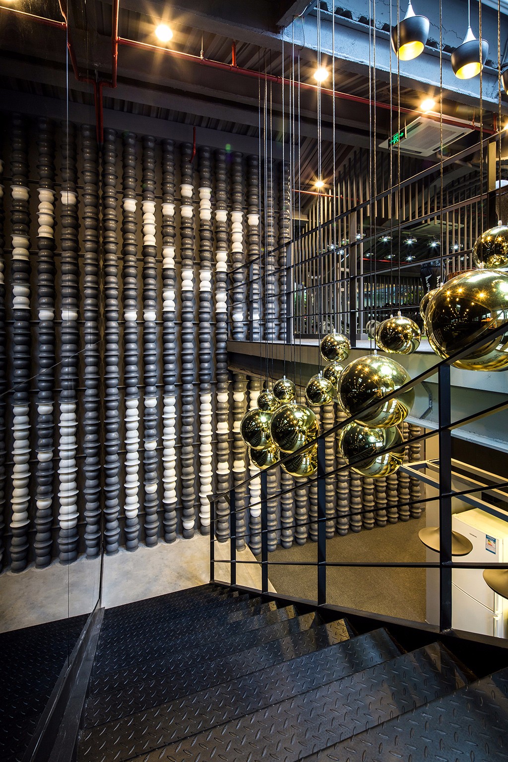 上海文明广告办公室  x collective-7