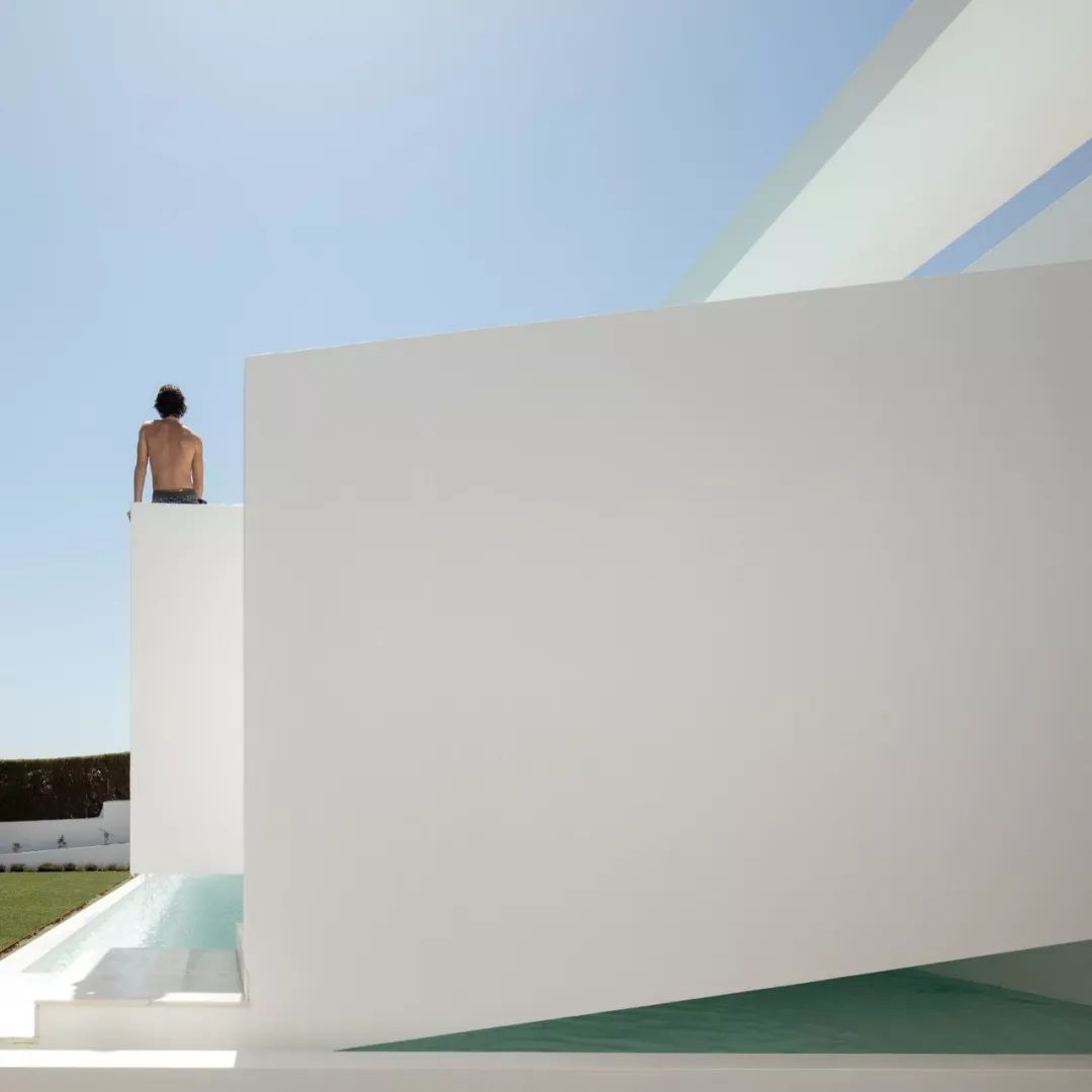 极简主义设计，葡萄牙里斯本的通透空间美学-84