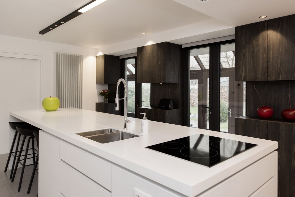 厨房翻新VV

注：VV可能是特定名称、缩写等，由于缺乏更多背景信息，只能直接保留原样 -3