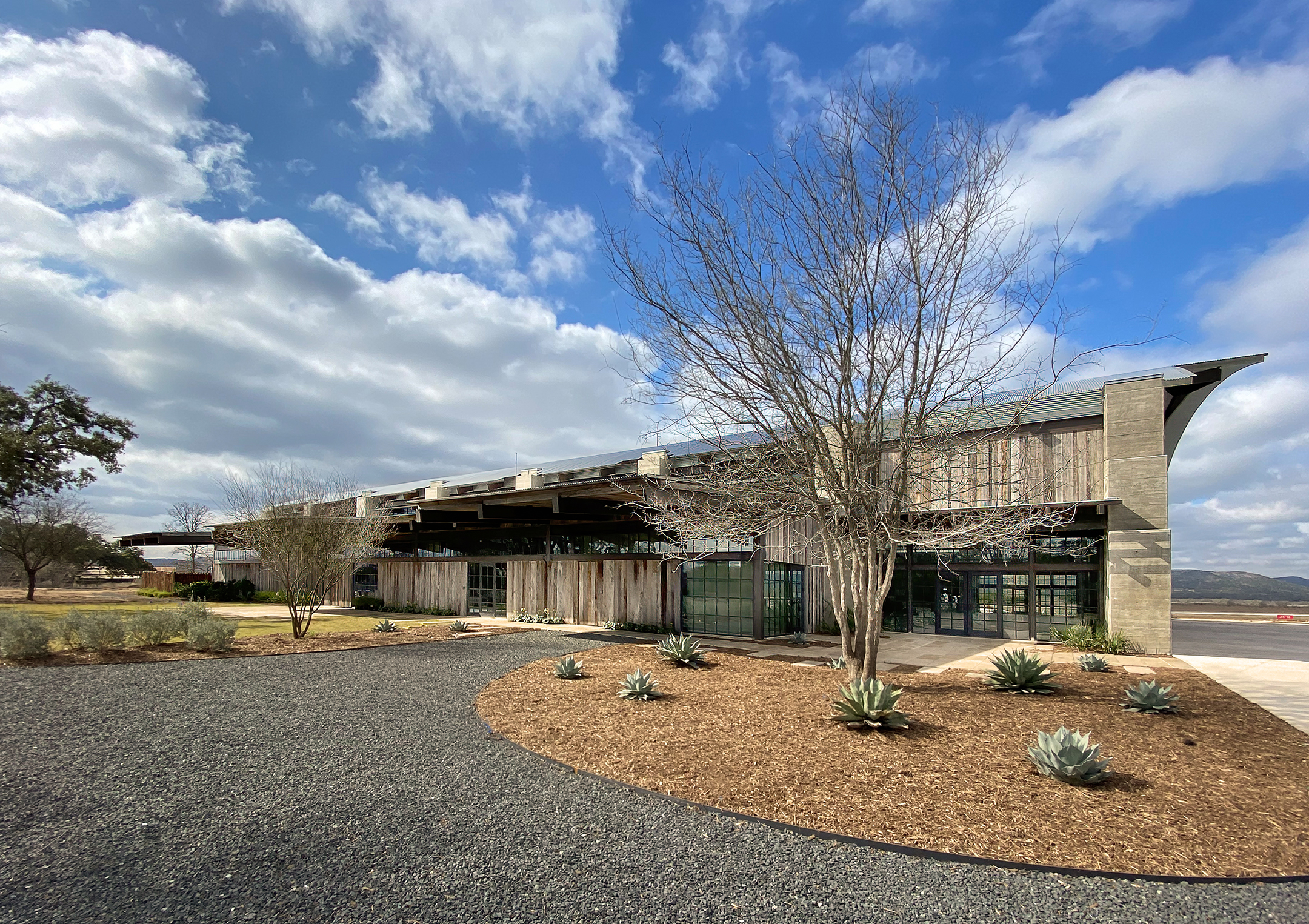 GHOST HANGAR · 致敬二战传奇的航空博物馆丨美国丨JOHN GRABLE ARCHITECTS-11