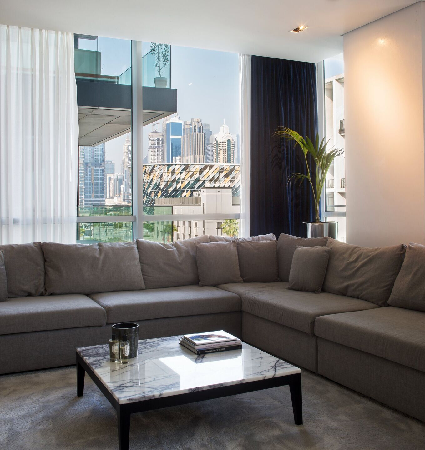 迪拜尼乌工作室的灰色优雅公寓设计丨阿联酋迪拜丨The Niu Studio-12