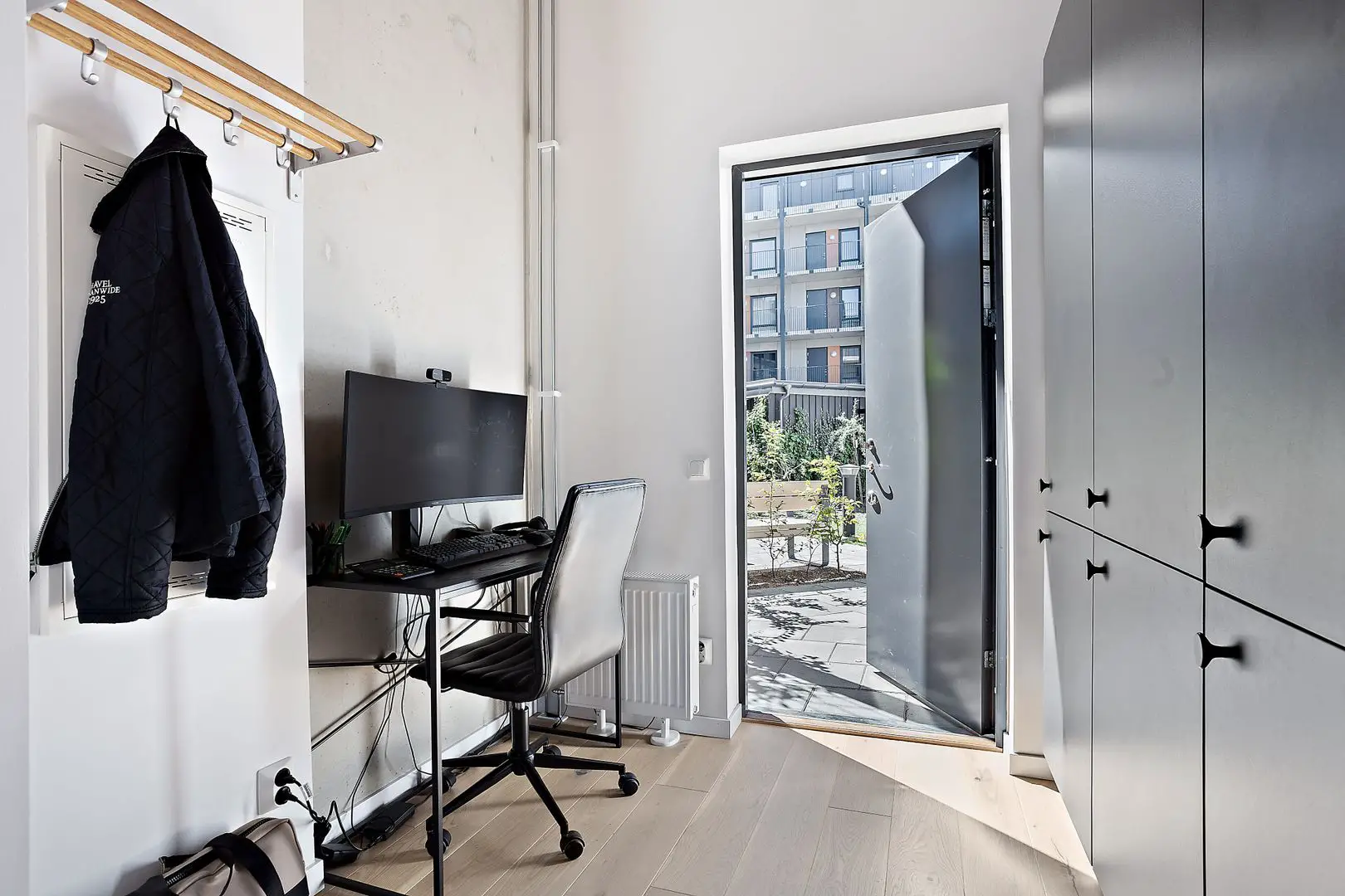 瑞典 35m2 蓝色调迷你复式公寓，设计巧妙空间利用充分-15