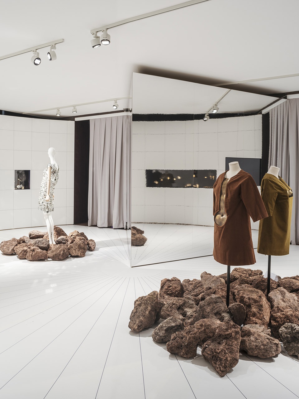 Beyond Space 打造 DIVA 博物馆革命珠宝展陈设计-27