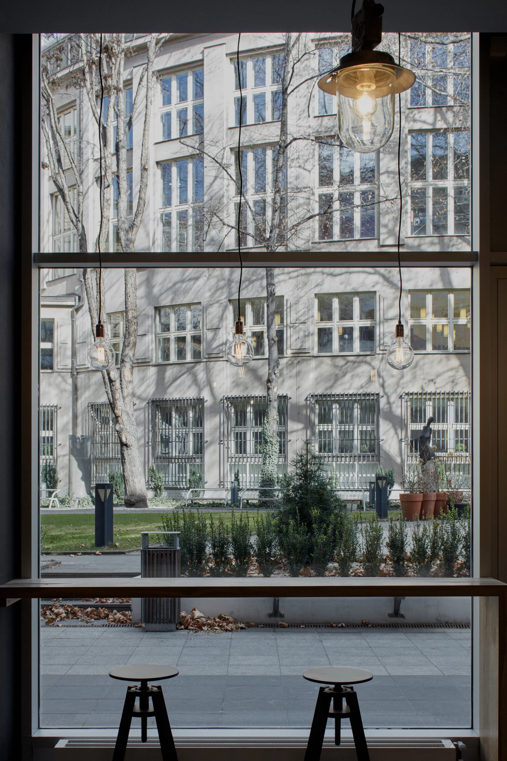 RIEDEL 酒杯捷克展示店,纯美玻璃与原始材料的对话-21