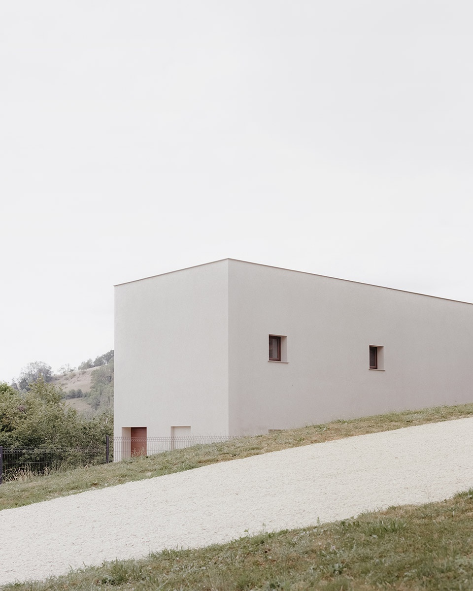 阿尔卑斯山下木结构小屋，法国 / studio razavi architecture-3