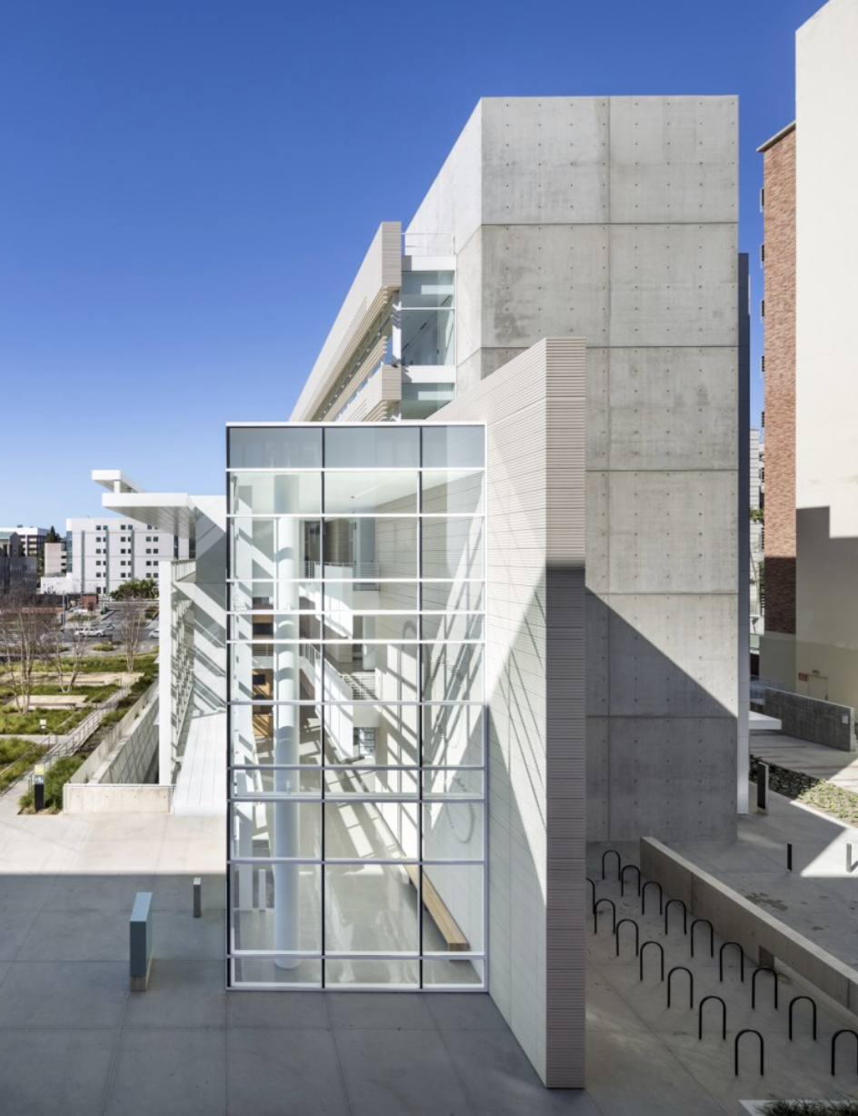 Edie and Lew Wasserman Building, University of California  Richard Meier-4