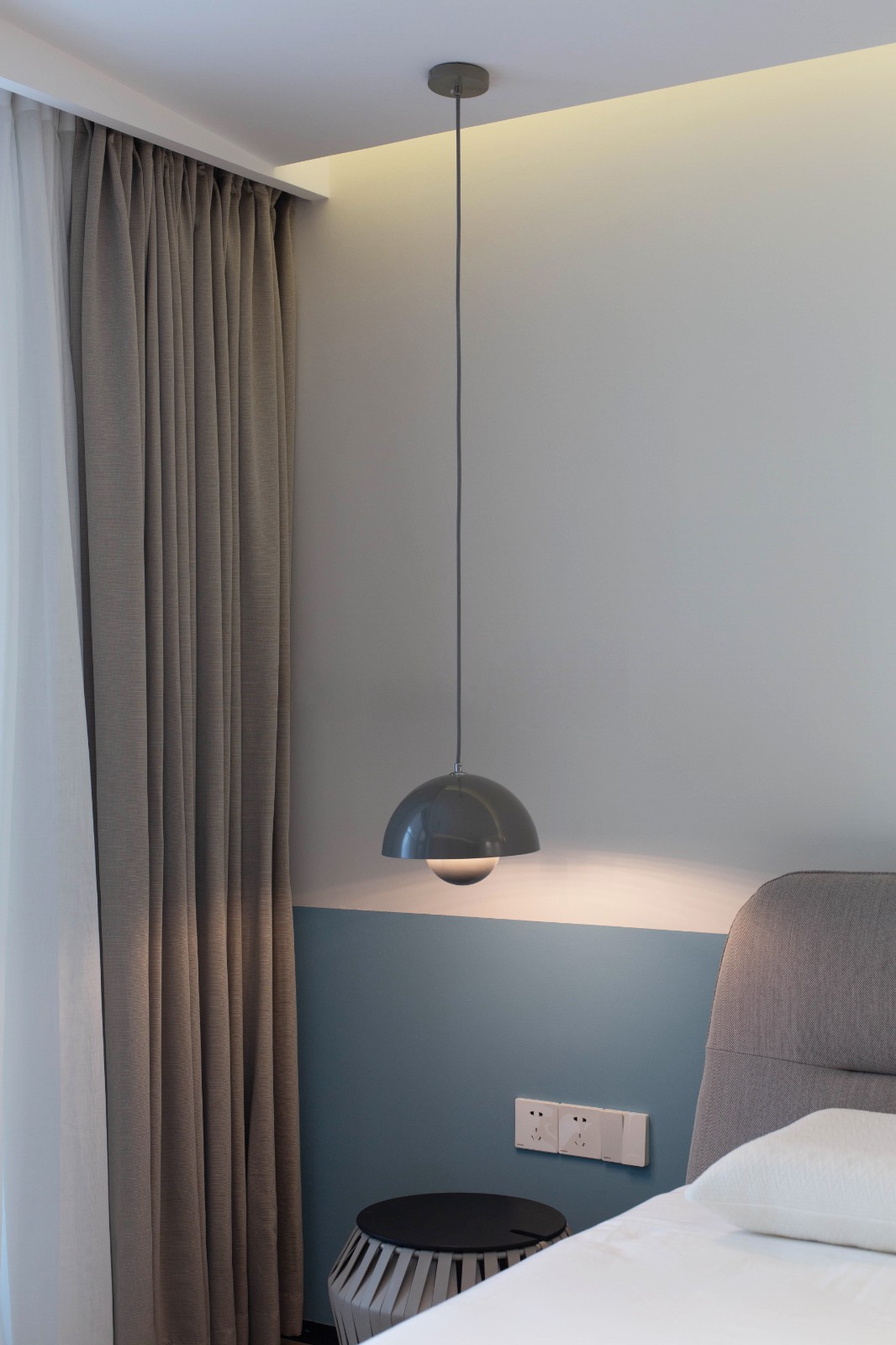 琐碎空间大改造 | 220 平经典现代风设计，灯光与质感的完美结合-32