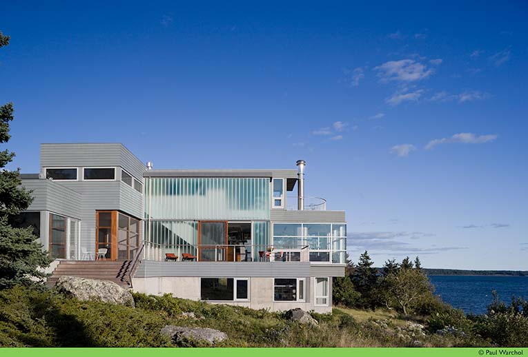 漂浮在海面上的钢构私宅-11