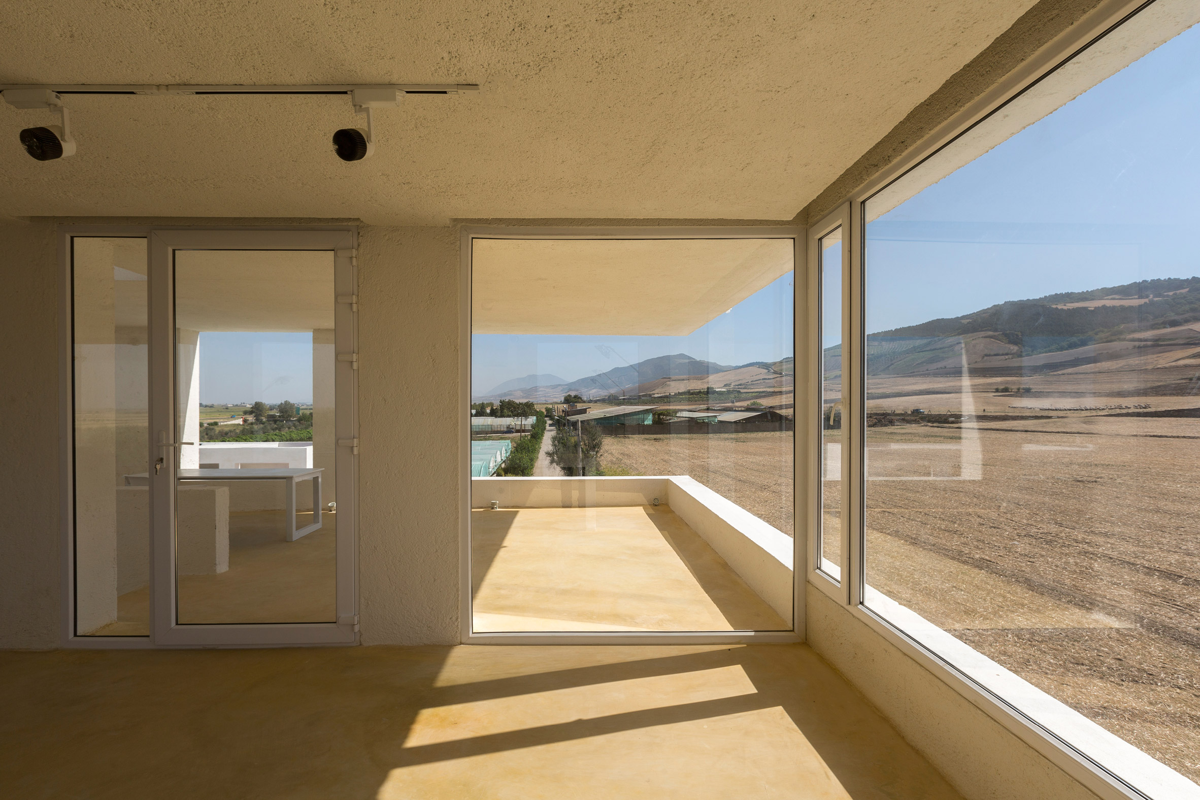 Zav Architects designs Iranian house as a belvedere featuring open-air viewing platforms-24