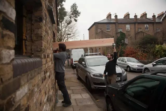 买不起“学区房”，他带2个女儿住进破马厩，花4年爆改，市价3300万!-53