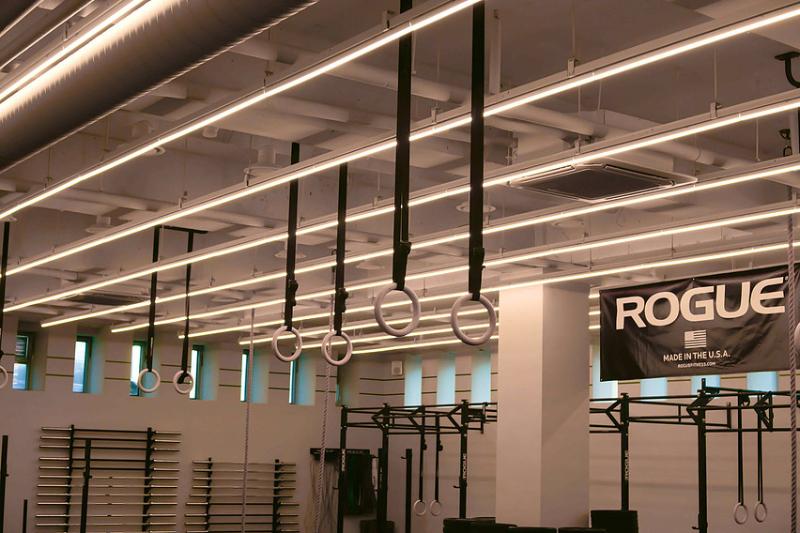 110 平简约黑白风格 Cross Fit 中心设计-10