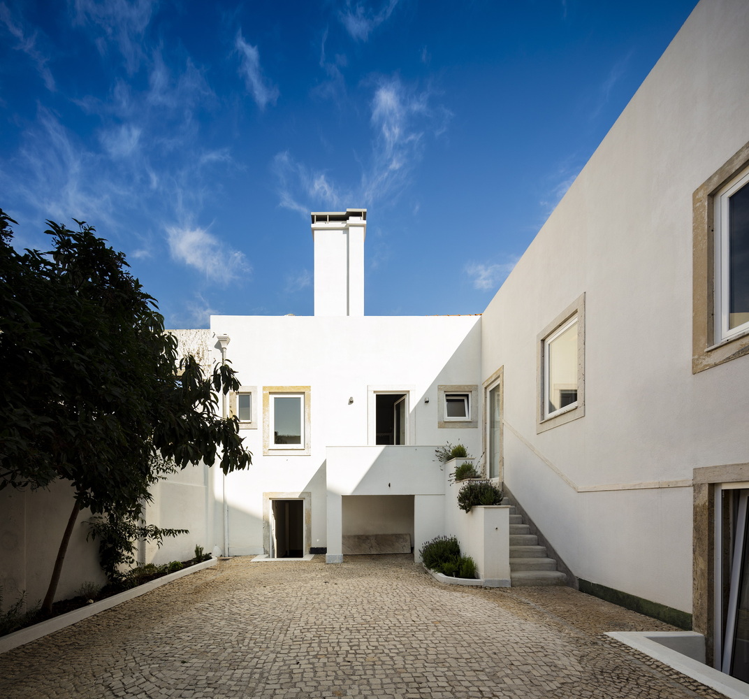 葡萄牙 Setúbal House 的现代改造丨João Tiago Aguiar Arquitectos-9