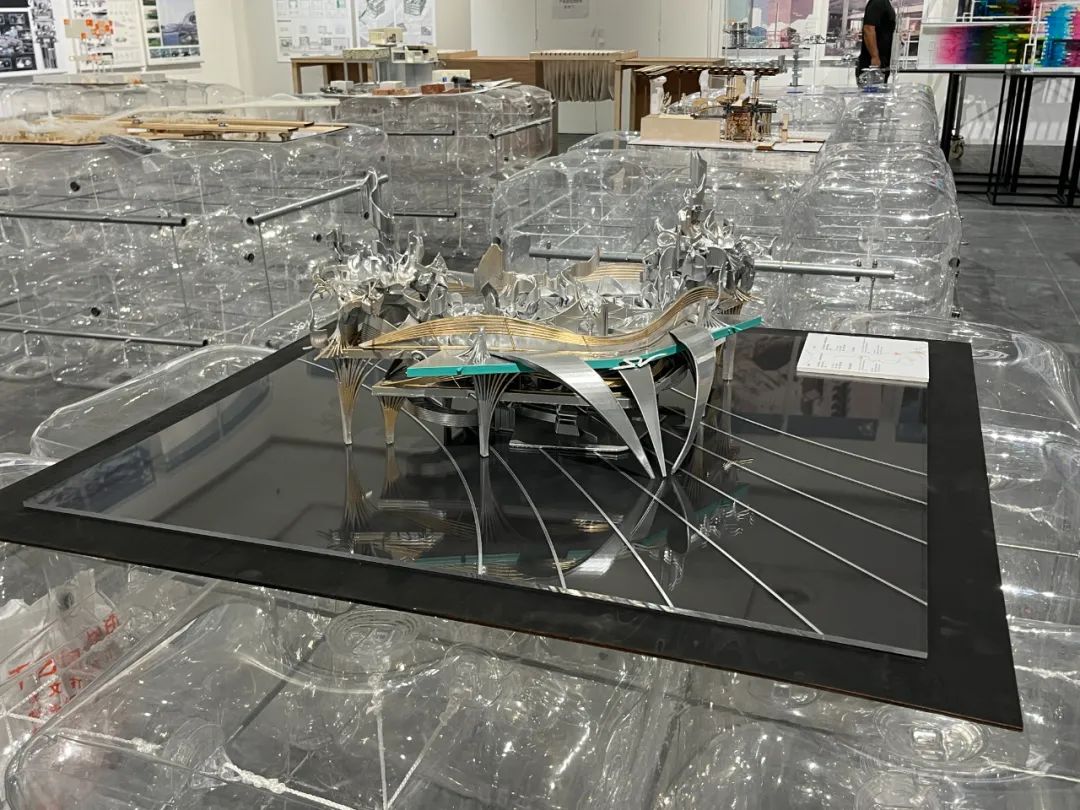 好亚！广美毕设将亚文化注入空间互动装置“掀翻”国潮！“未来科技感+虚拟商店平台+沉浸式换装体验”品牌核心价值拉满的叙事性空间设计-18