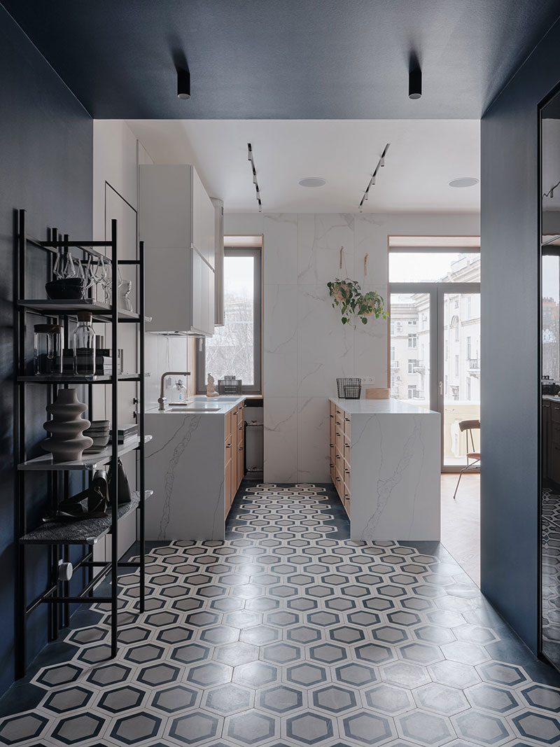 斯大林时代建筑中的现代蓝色公寓-7