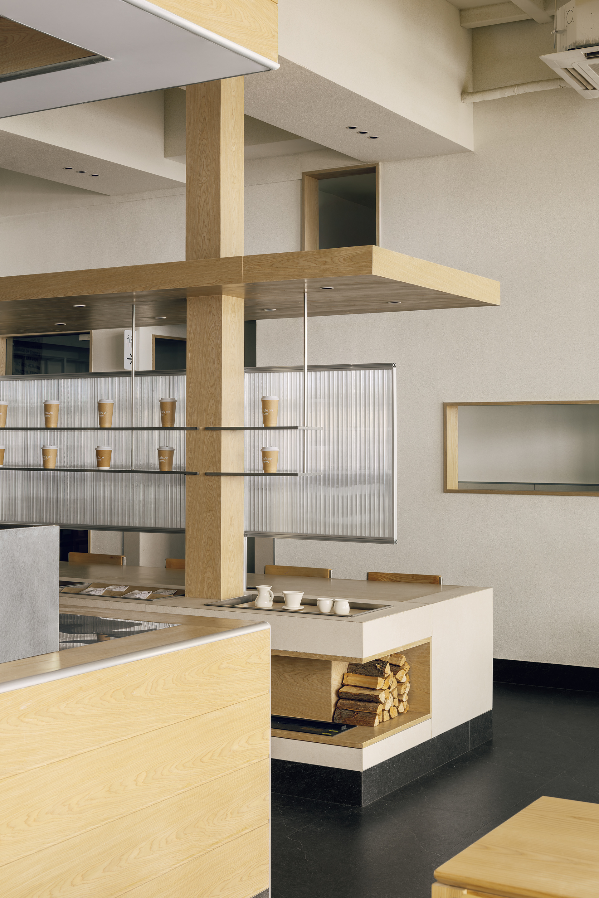 Ruhaus Studio | Cafe on warm-14