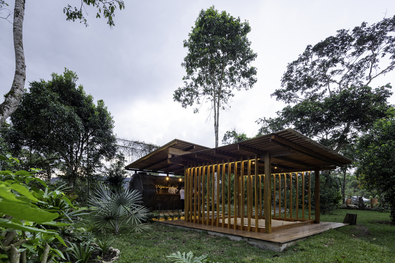 厄瓜多尔生态休闲区·废旧水塔的华丽变身丨Urdiales Estudio de Arquitectura-9