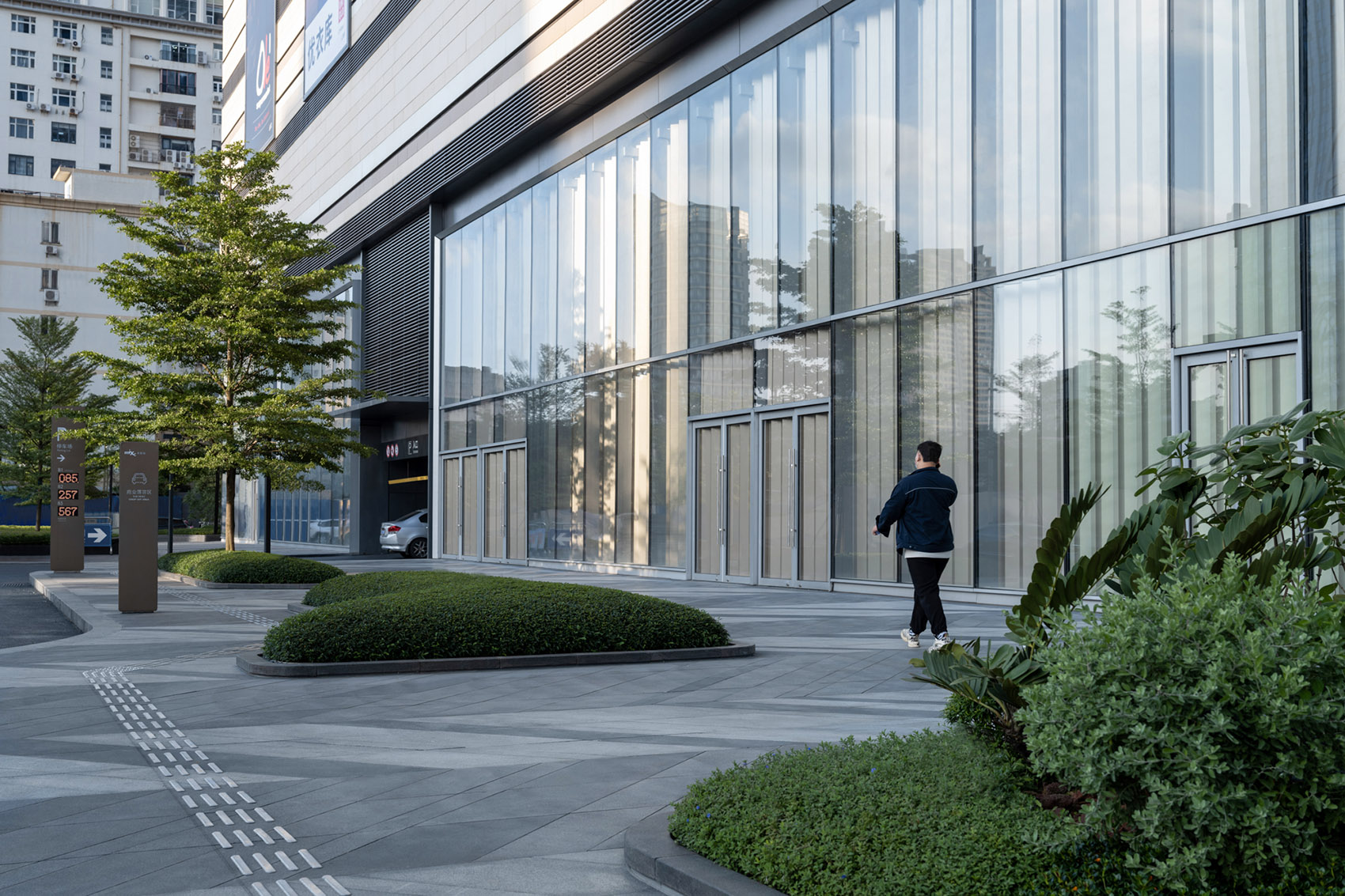 华润置地海口万象城周围景观丨中国海口丨广亩景观·GMX 团队-20