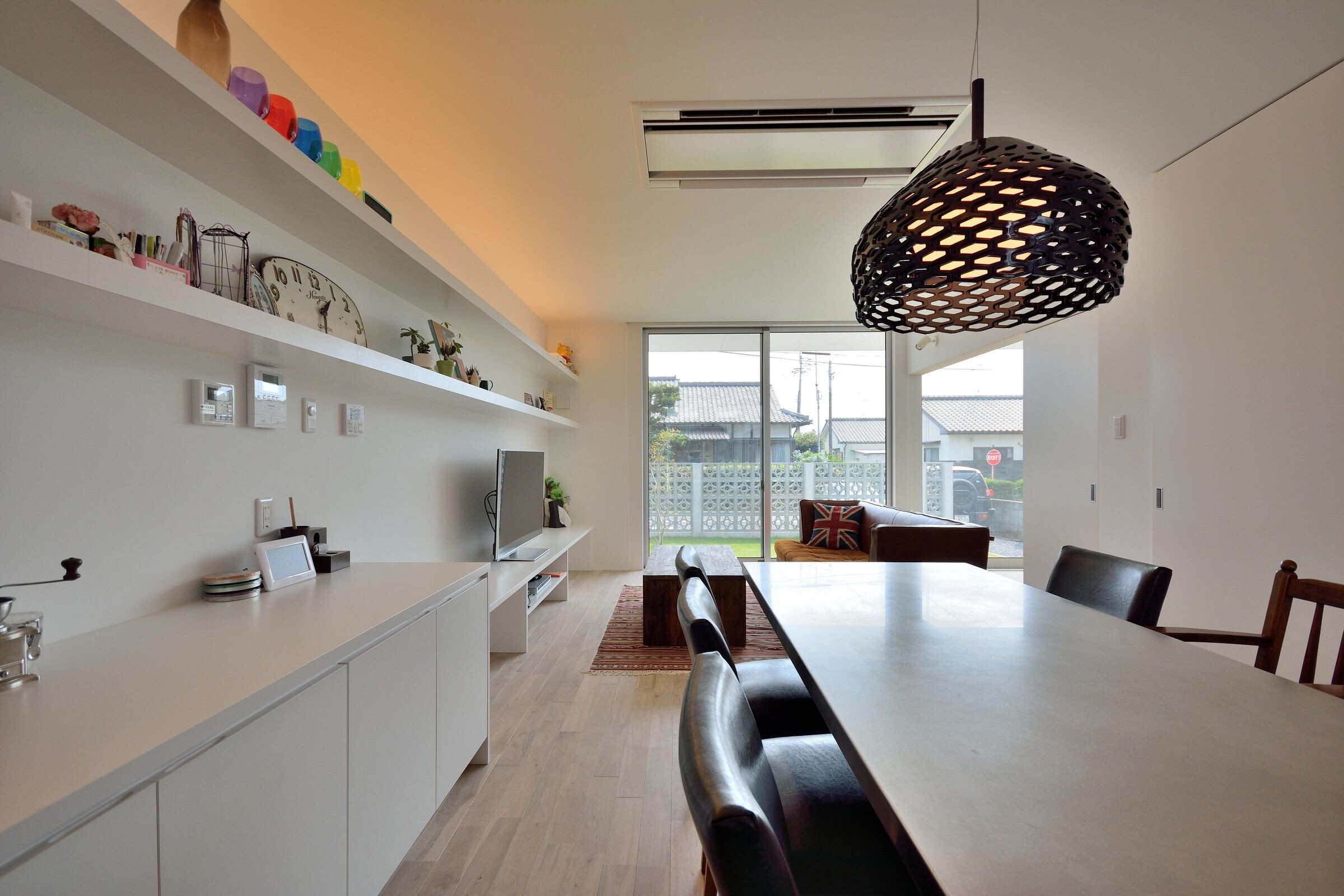 日本长型场地上的简约木质住宅-20