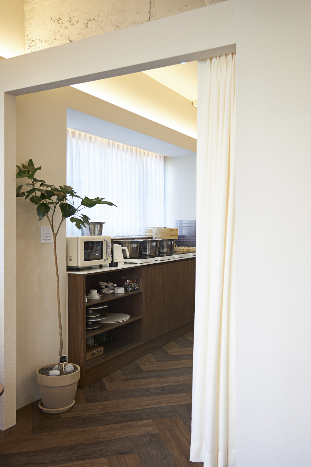 13 坪温暖氛围的白色木质空间设计-12