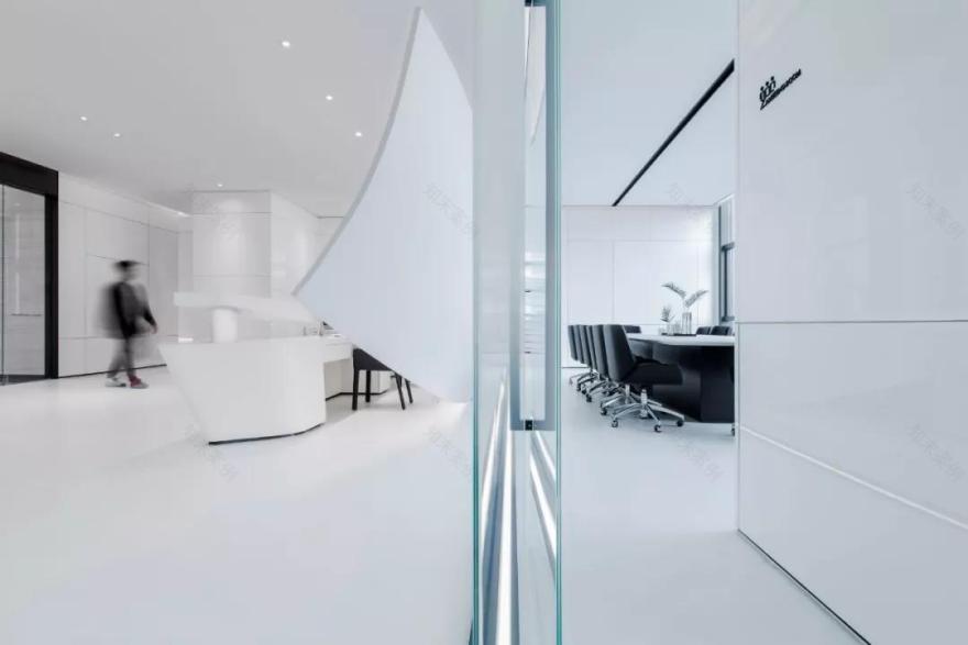 极简白,如何打造前卫艺术的国际办公-6