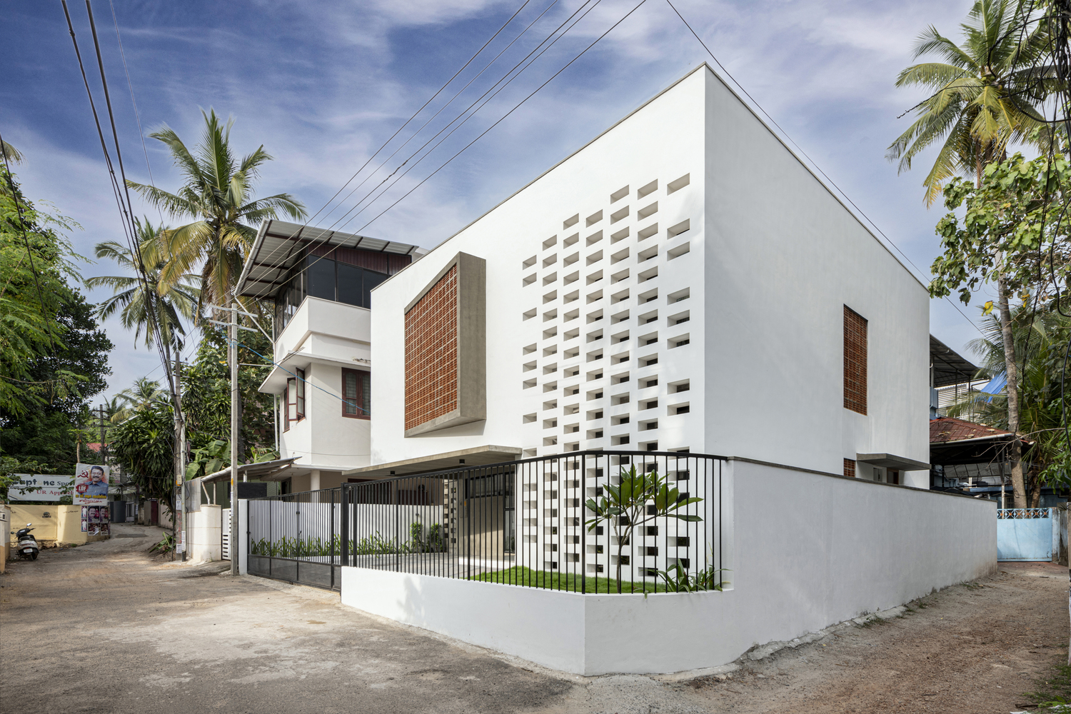 白色立方体住宅丨印度特里凡得琅丨Srijit Srinivas ARCHITECTS-12