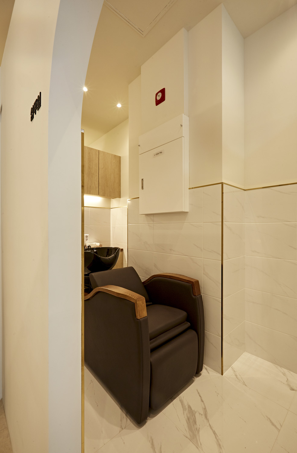 现代简约 15 坪双皮塔中心商空设计-12