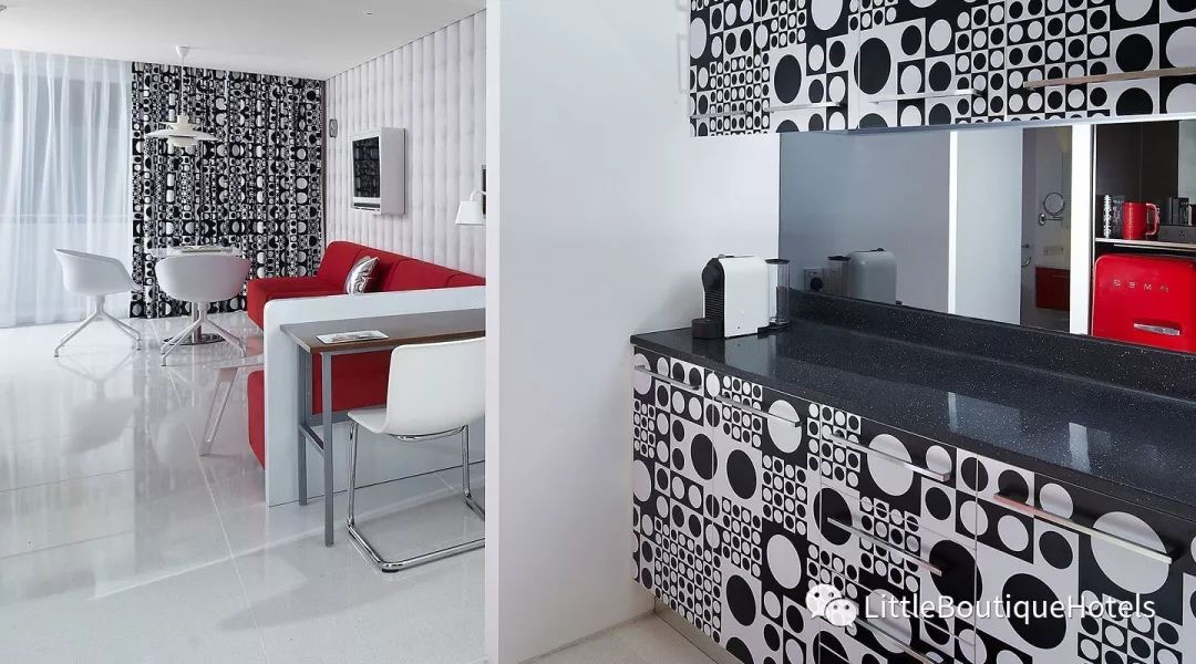 巴厘岛"Luna2"酒店 | 复古未来主义的室内设计盛宴-54