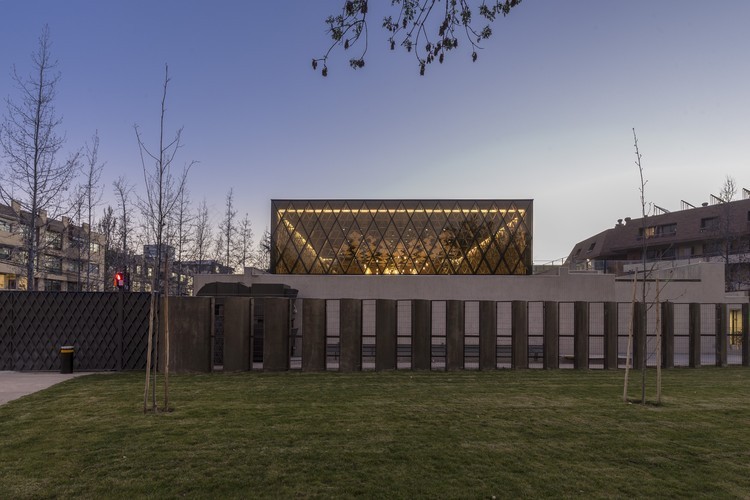 智利 NBI 社区犹太教堂与社区中心·现代宗教建筑的融合-40